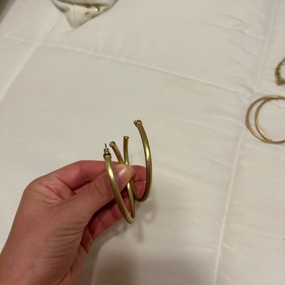 Sheila fajl thick hoop earrings